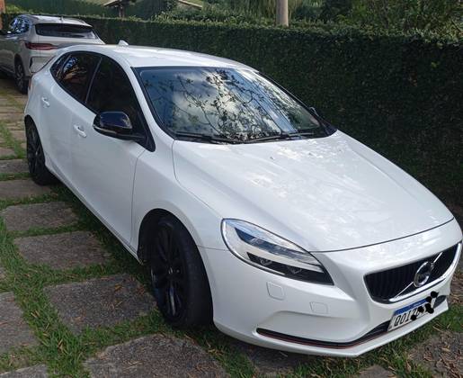 VOLVO V40 2.0 T4 MOMENTUM GASOLINA 4P AUTOMÁTICO